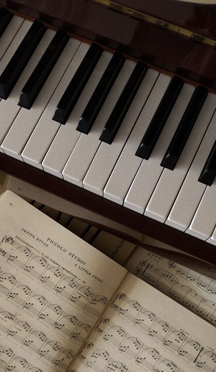Kim playing piano